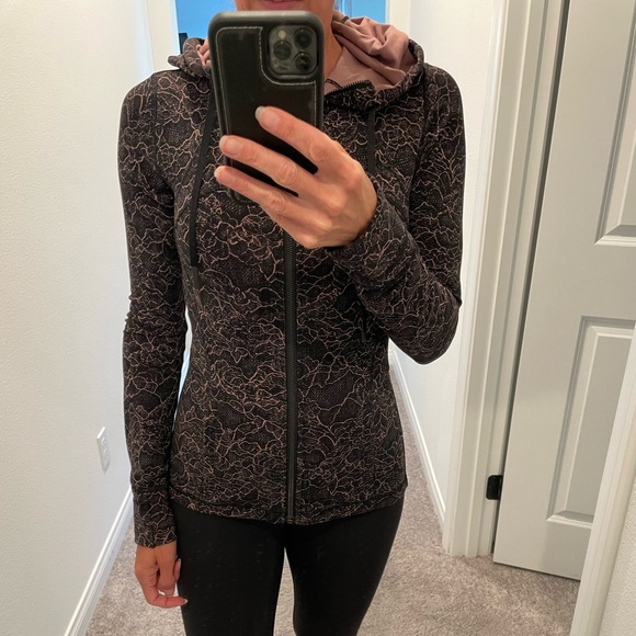 Lululemon Hooded Define in size 4
Jacket *Nulu
Lacescape Spanish Rose Black - Picture 5 of 6